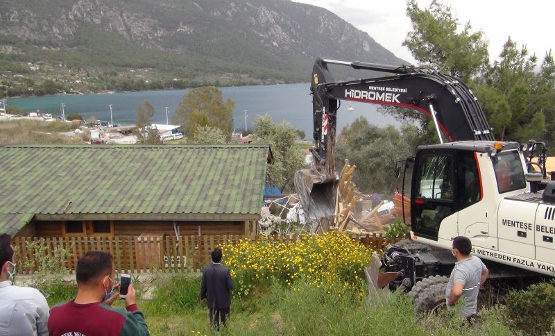 Akbük koyunda birinci etap yıkım tamamlandı
