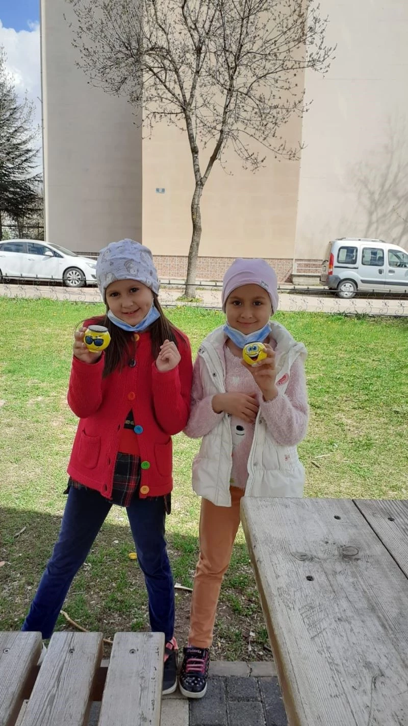 ESCEVDER ‘Çim adam’ dağıtarak Çocuk Bayramını kutladı
