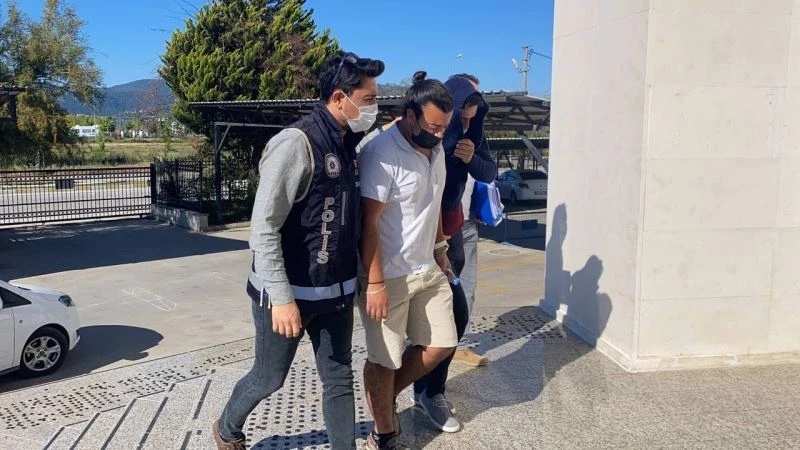 FETÖ üyelerini yurt dışına kaçışına yardımcı olan 3 kişi tutuklandı
