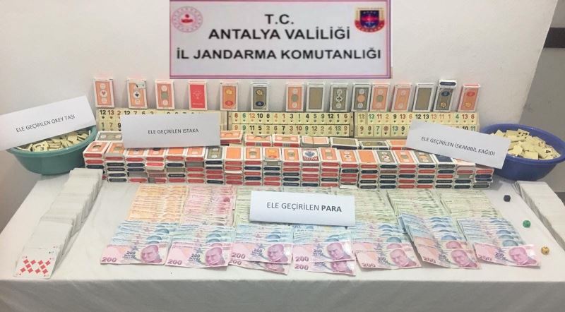 Kıraathanede kumar oynayan 16 kişiye 76 bin TL para cezası

