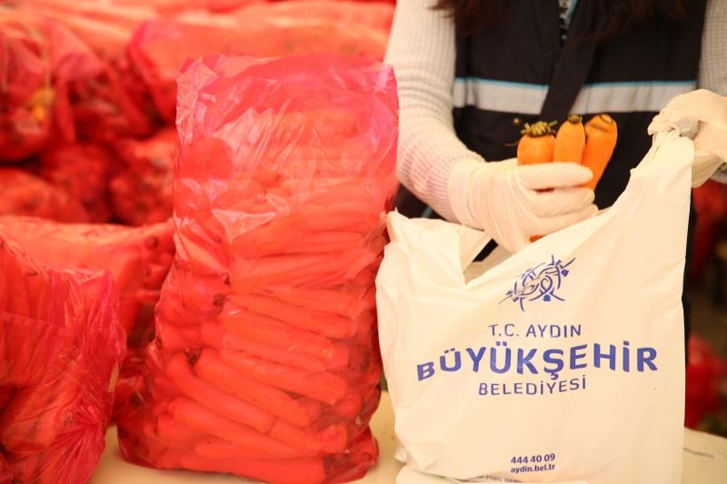 Aydın Büyükşehir Belediyesi’nden kereviz ve havuç üreticisine destek
