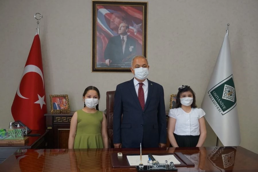 Başkan Kadir Kara, 23 Nisan Dolayısıyla Makamını Selin Güntürkün ve Ceren Yılmaz’a Devretti