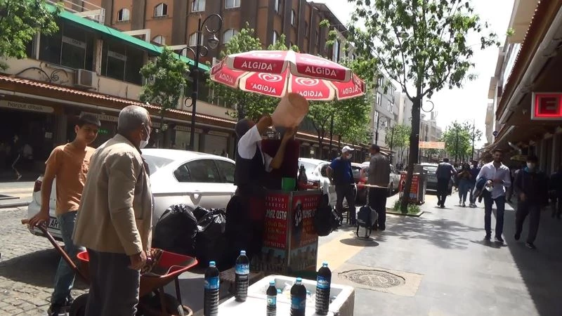 Ramazan ayının vazgeçilmezi, meyan şerbeti tezgahta yerini aldı
