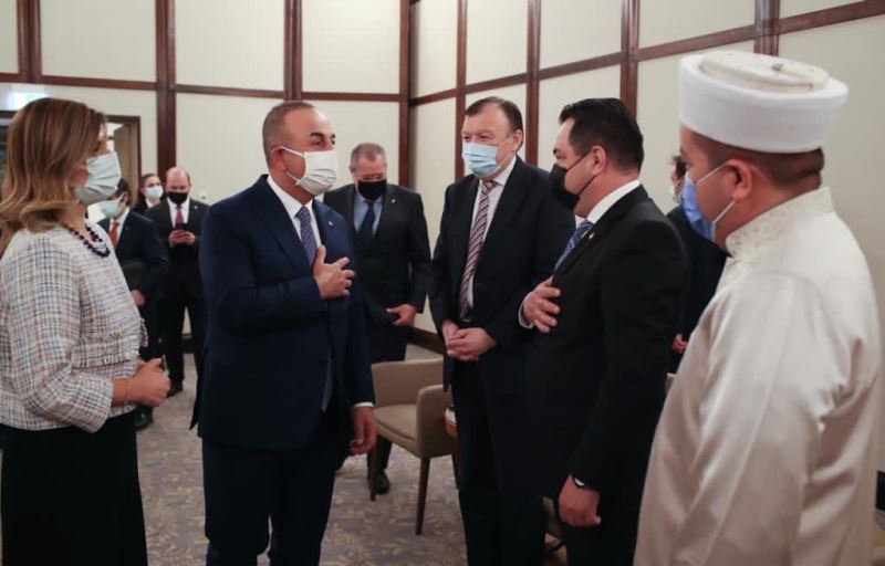 Çavuşoğlu, Romanya Müslümanları Müftüsüyle ve Türk-Tatar soydaş toplumu temsilcileriyle görüştü
