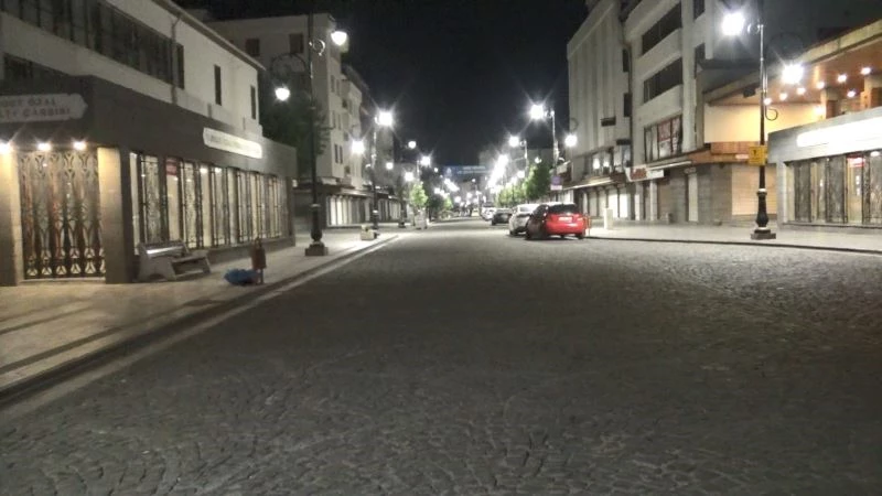 Diyarbakır’da 82 saatlik kısıtlama denetimleri başladı, cadde ve sokaklar boşaldı
