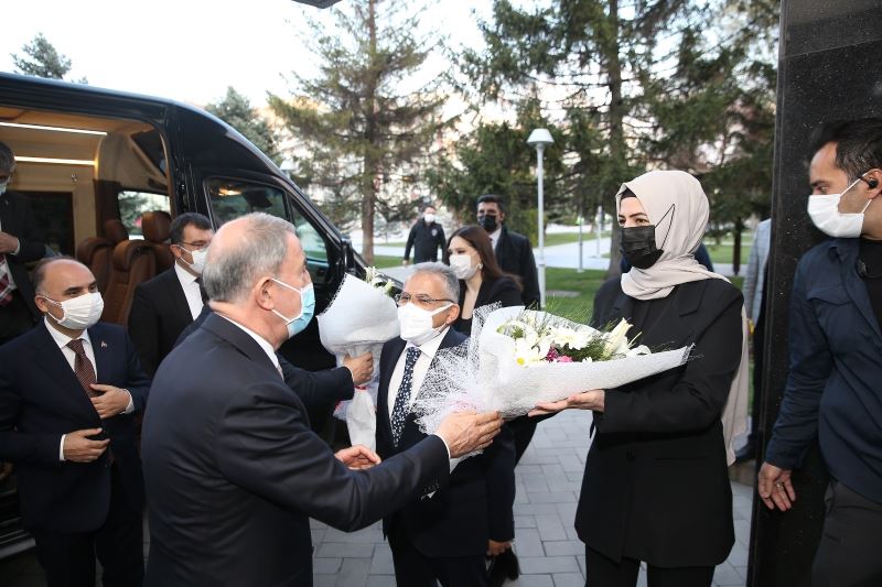 Başkan Büyükkılıç Bakan Akar ile Varank’ı belediyede ağırladı
