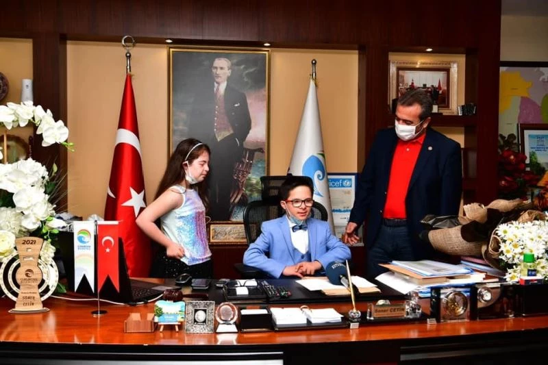 Çetin koltuğunu madalyalı başkanlara bıraktı
