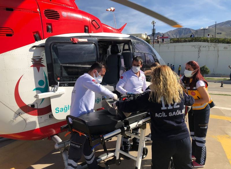 Ambulans helikopter hasta çocuk için havalandı
