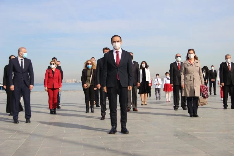 İzmir’de sosyal mesafeli 23 Nisan kutlaması
