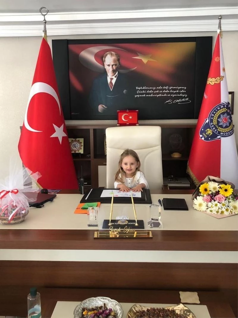 Çocuk emniyet müdüründen ‘yoldaki çocuklara bayrak verilsin’ talimatı
