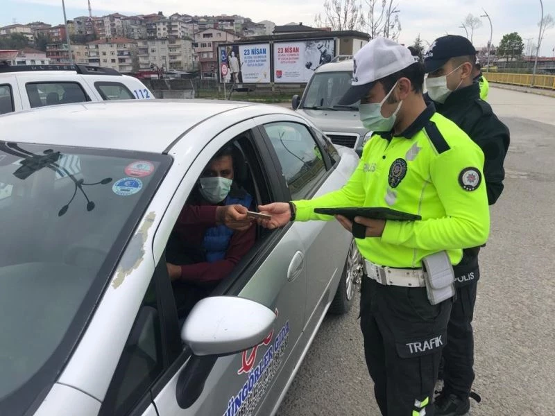 Alaplı’da sokağa çıkma kısıtlamasında denetimler sıkı bir şekilde sürüyor
