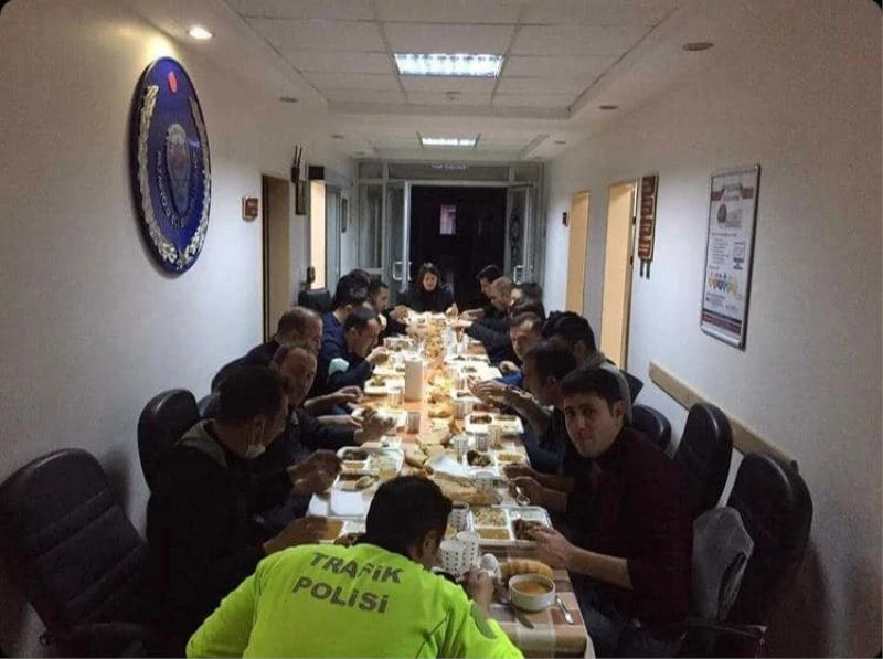 Emniyet Amirliğinde toplu iftar programında pandemi hiçe sayıldı
