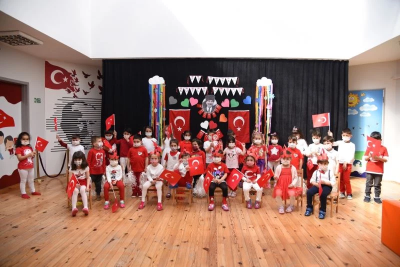 Oynaya oynaya gelin çocuklar
