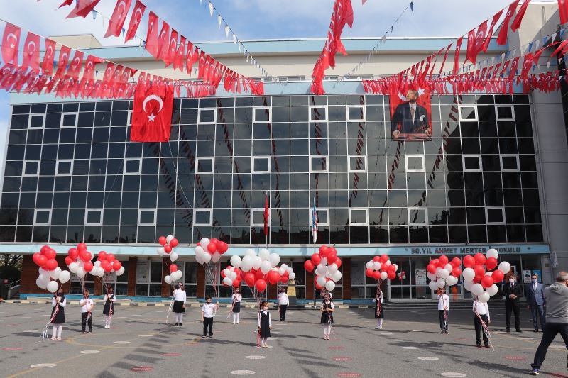 23 Nisan Ulusal Egemenlik ve Çocuk Bayramının 101. Yıl dönümü 101 balonla kutlandı
