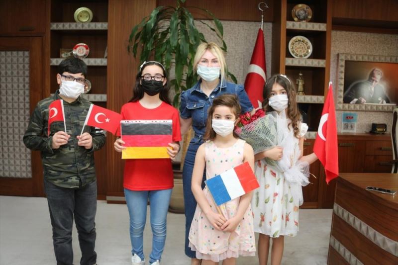 Akdeniz Üniversitesi Rektörü Özkan, 23 Nisan Ulusal Egemenlik ve Çocuk Bayramı nedeniyle öğrencileri ağırladı