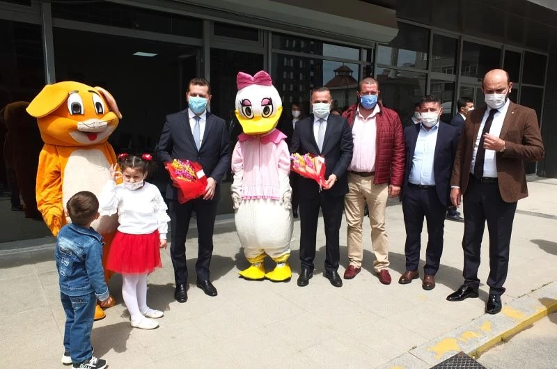 Başkan Yılmaz koltuğu çocuklara devretti
