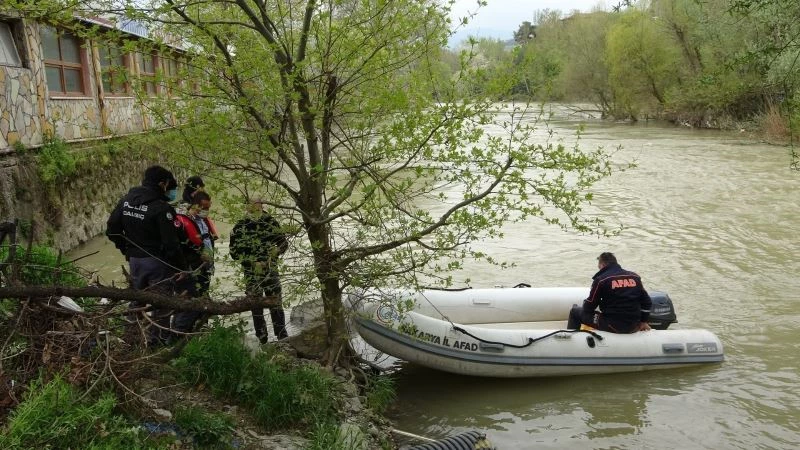 Kendisinden haber alınamayan yaşlı adam Sakarya Nehrinde ölü bulundu
