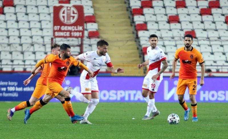 Süper Lig: FT Antalyaspor:0 - Galatasaray: 0 (İlk yarı)
