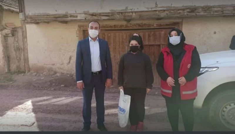 304 çocuğa hediye dağıtıldı
