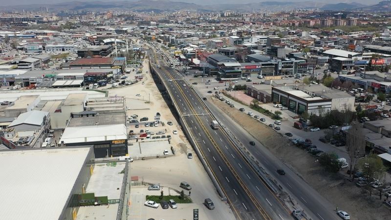 Şaşmaz Sanayi Bulvarı’ndaki ilk köprülü kavşak trafiğe açıldı
