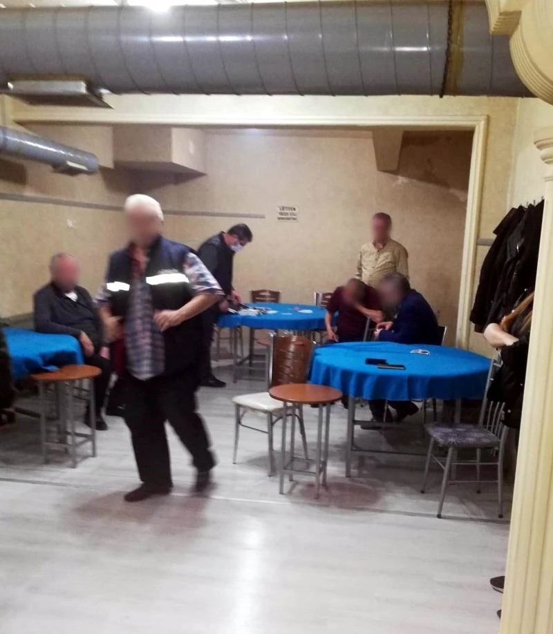 Yardımlaşma derneğinde kumar oynayan 5 kişiye 6 bin 680 lira ceza
