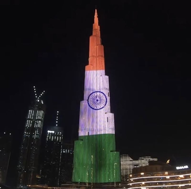 Hindistan’a destek için Burj Khalifa’ya Hindistan bayrağı yansıtıldı
