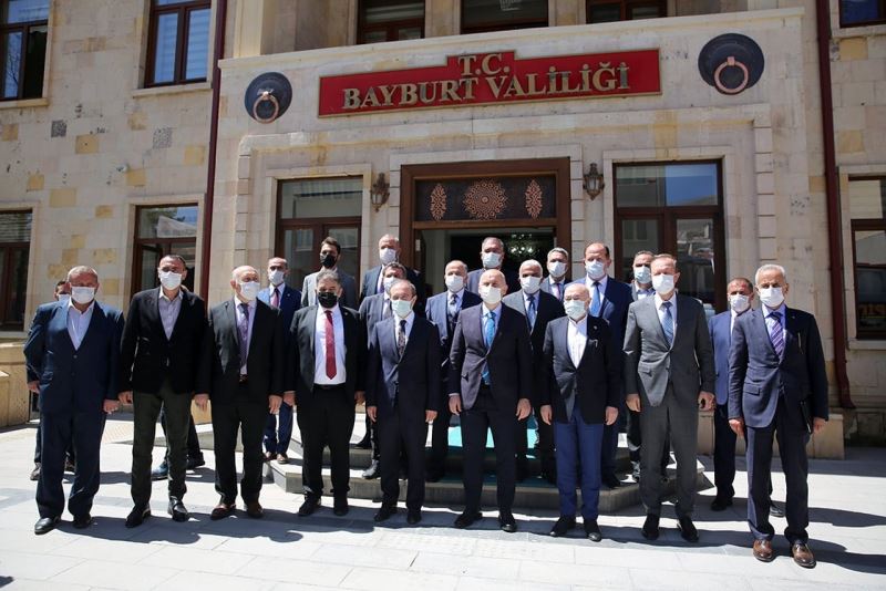 Bakan Karaismailoğlu, Bayburt Valiliği’ni ziyaret etti
