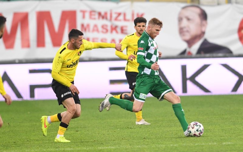 TFF 1. Lig: Bursaspor: 1 - İstanbulspor: 2 (İlk yarı sonucu)