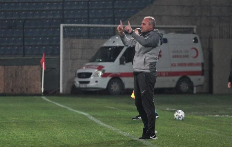 Erkan Sözeri: “Antrenörlük hayatımda hiç yaşamadığımız kadar bireysel hatalarla maç kaybediyoruz”