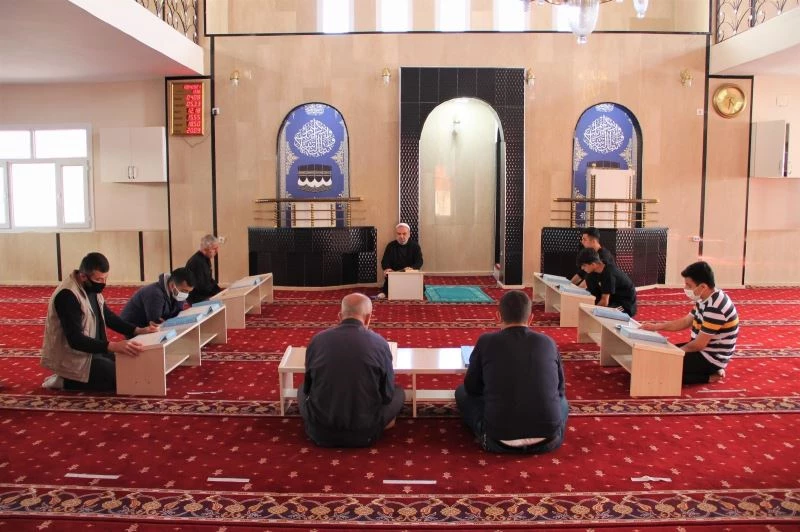 14 asırlık mukabele sünneti camilerde yaşatılıyor
