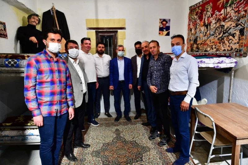 Malatyalı sanatçılar tarihi Yeşilyurt konaklarını gezdi
