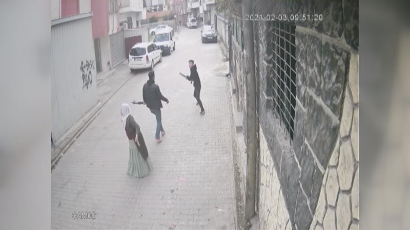 Adana’da ’çocuk gelin’ kavgası kamerada
