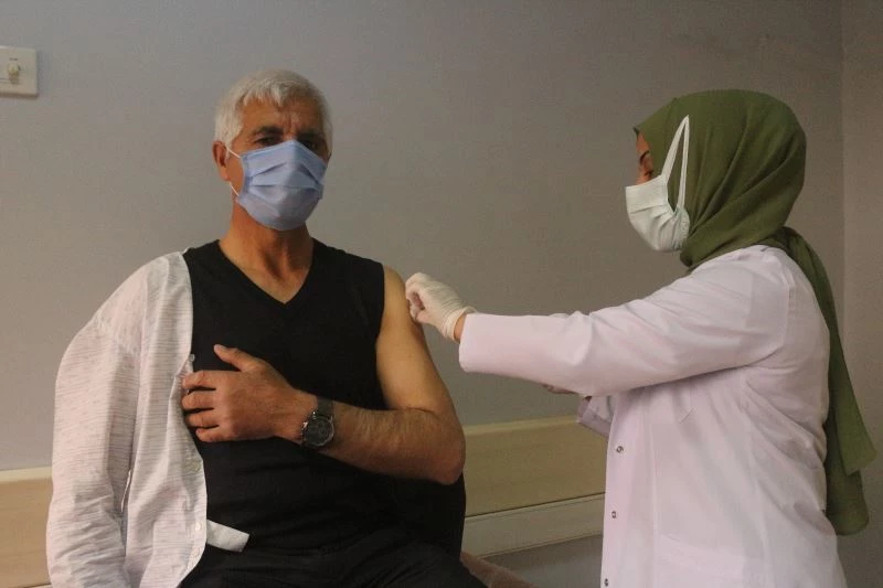 Başhekim Çelik: “Vatandaşlar randevu almasına rağmen aşı olmuyor”
