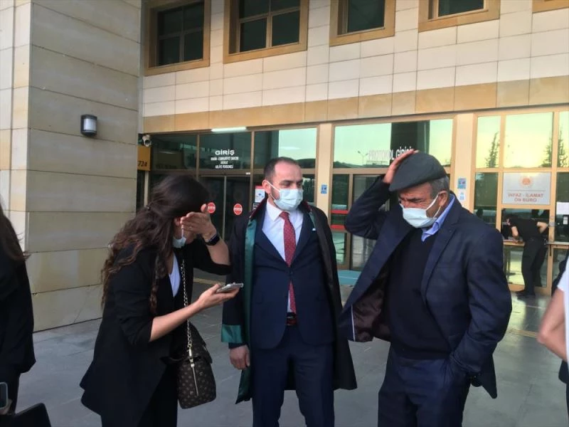 Antalya 3. Ağır Ceza Mahkemesi, ellerine kelepçe takarak kendisini darbeden eşini silahla öldüren Melek İ. hakkında 