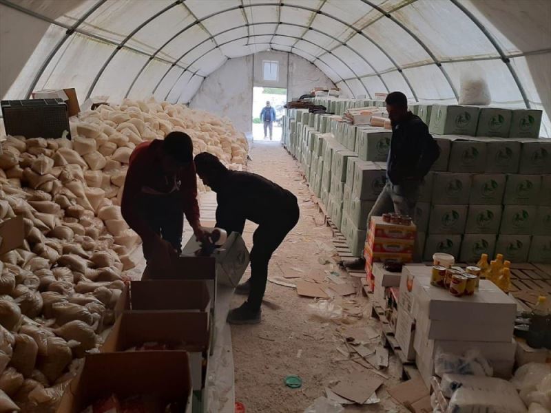 Yardım kuruluşları İdlib kırsalına 7 tır insani yardım malzemesi gönderdi