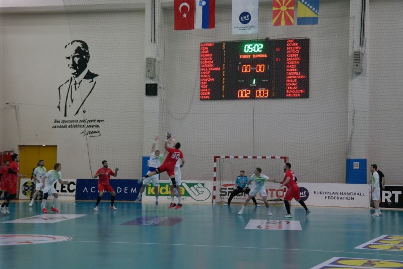 2022 Erkekler Avrupa Hentbol Şampiyonası Elemeleri Grup maçı; Türkiye:22 Slovenya:30
