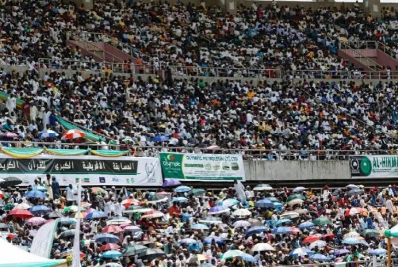 Tanzanya’da halk Kuran-ı Kerim yarışması için stadyuma akın etti
