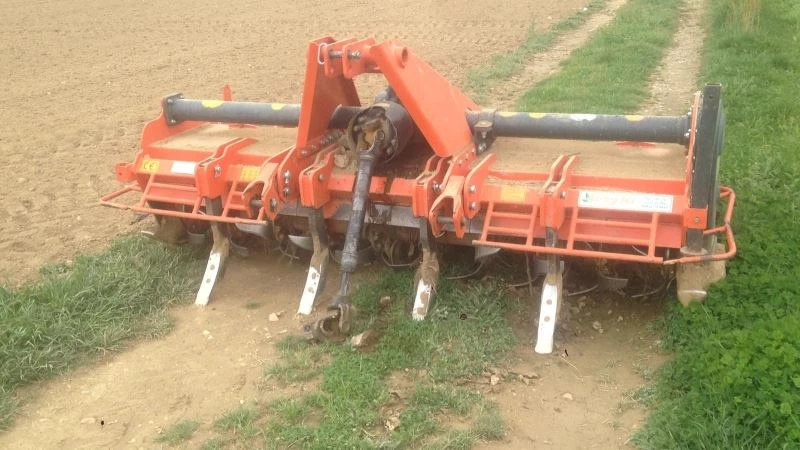 Başkasının çapa makinesini internetten sattı, çekiciye yüklerken yakalandı
