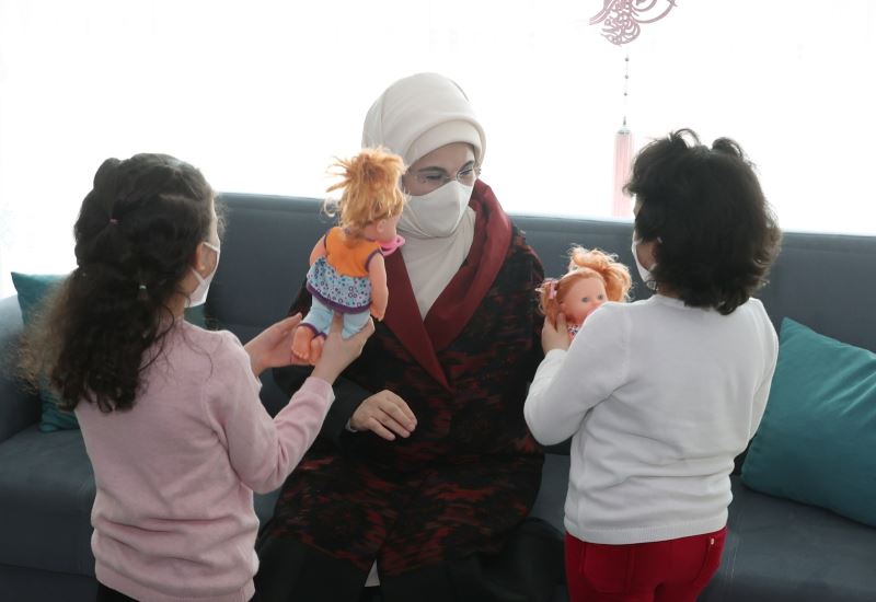Emine Erdoğan’dan Sevgi Evleri’nde yaşayan çocuklara ziyaret
