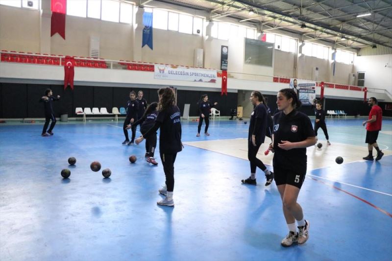 Proje kapsamında kurulan kadın hentbol takımı, Süper Lig hedefi için destek bekliyor