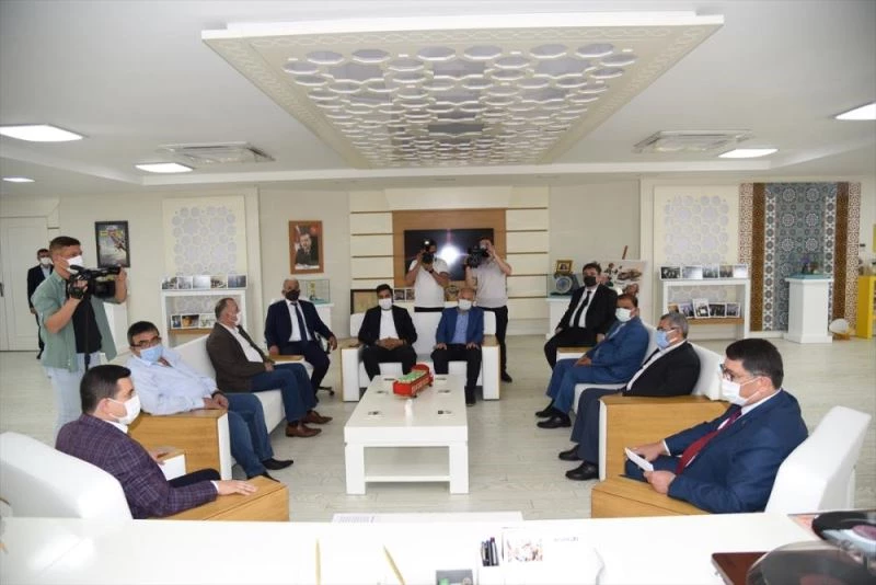 Esnaf odalarından Kepez Belediye Başkanı Tütüncü