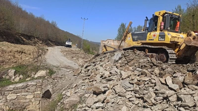 Tuzaklı-Üçpınar grup yolunda genişletme çalışması
