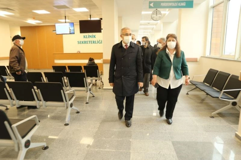 RTEÜ Diş Hekimliği Fakültesi aynı anda 175 kişinin diş tedavisi olabileceği yeni binasına taşındı
