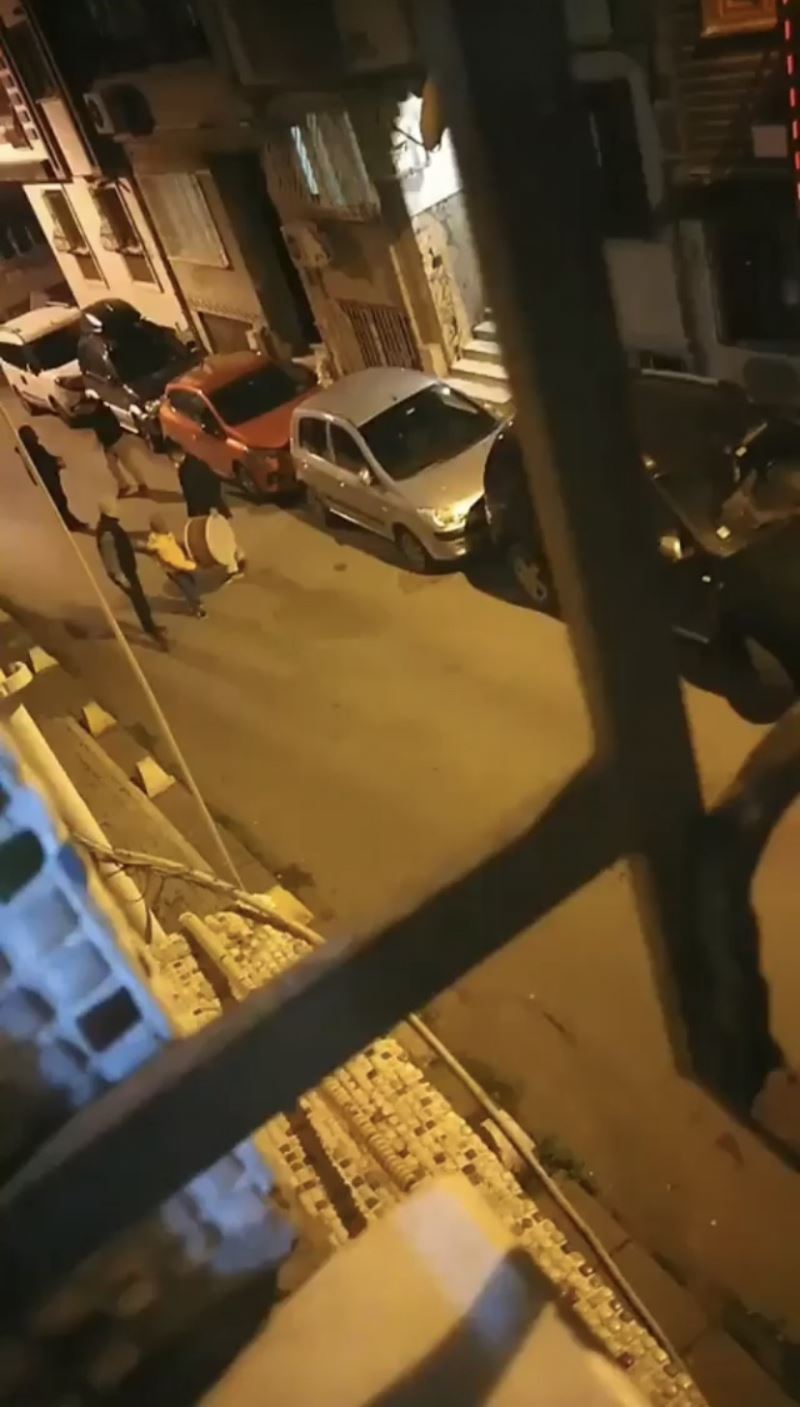 Şişli’de sahur vakti davulculara bıçaklı saldırı kamerada
