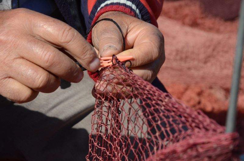 Balıkçılarda ağ bakım zamanı
