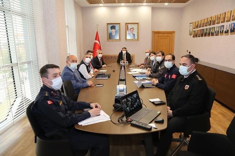 Vali Çelik: “Amacımız ceza yazmak değil, rehberlik etmek”
