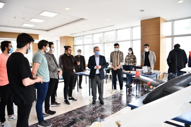 Rektör Savaşan, Teknofest’e katılan takımları ziyaret etti
