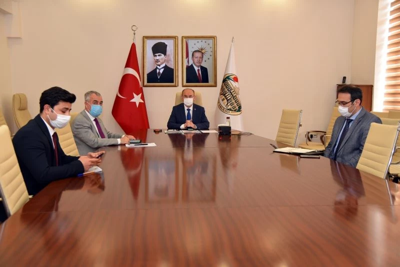 Vali Karadeniz, kaymakamlar ve idarecilerle toplantı yaptı
