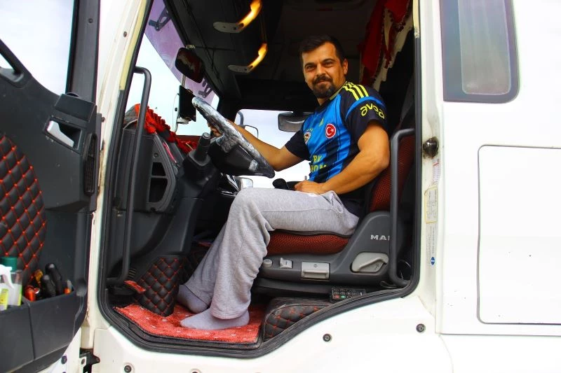 Hayatları 18 teker üstünde hasret çekerek geçiyor
