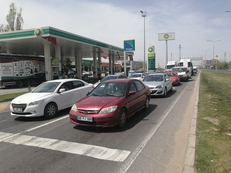 Aksaray’da karayollarında tam kapanma öncesi trafik yoğunluğu
